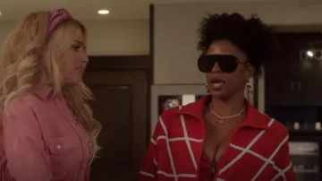 Lunettes de soleil Quay Australia Biz portées par Wickie Roy (Renée Elise Goldsberry) dans Girls5eva (S03E01)