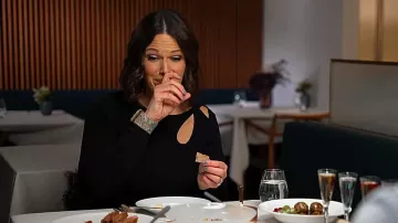 Vestido de canalé recortado de Elie Tahari usado por Dana Jacobson como se vio en CBS Mornings el 16 de marzo de 2024