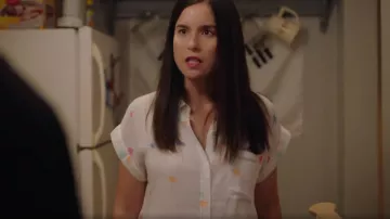 Rails Whitney Palm Shirt usada por Gwen (Jenny Raven) como se ve en Kim's Convenience (S05E01)