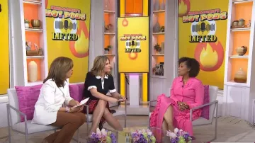 Ulla Johnson Gwen Robe longue à volants portée par Tembi Locke comme on le voit dans Aujourd’hui avec Hoda et Jenna le 15 mars 2024