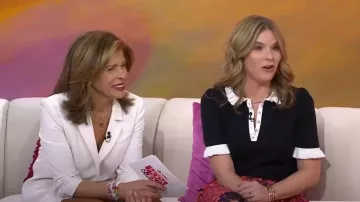 Sandro Solange Pull polo à volants porté par Jenna Bush Hager comme on le voit dans Today with Hoda & Jenna le 15 mars 2024