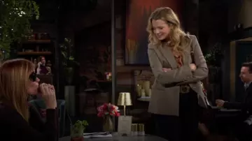 Sancia The Babylon Muse Bag usado por Summer (Hunter King) como se ve en The Young and the Restless el 12 de marzo de 2024