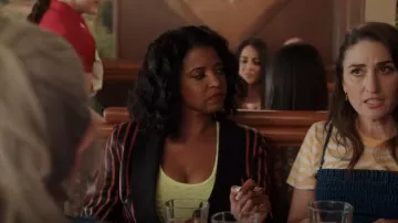 Blazer à rayures Akira porté par Wickie Roy (Renée Elise Goldsberry) dans Girls5eva (S03E05)