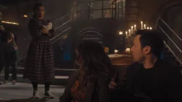 Baskets montantes noires Converse Chuck Taylor All Star portées par Mikaela (Lucy Barrett) dans Charmed (S04E07)