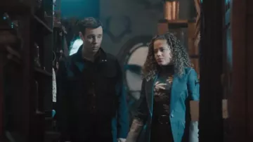 Ceinture à boucle ovale portée par Maggie Vera (Sarah Jeffery) dans Charmed (S04E08)