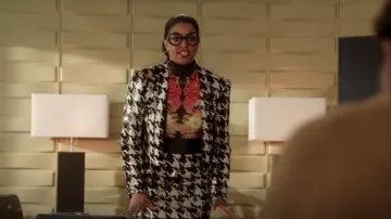 Karen Millen Veste de tailleur portée par Wickie Roy (Renée Elise Goldsberry) dans Girls5eva (S03E06)