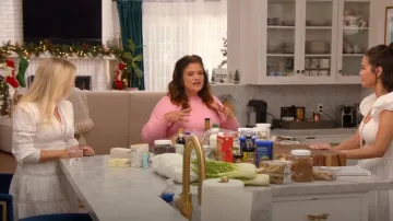 Por Malina Inez Mini vestido de algodón usado por Raquelle Stevens como se ve en Selena + Chef: Home for the Holidays (S01E01)