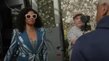 Pantalón de pierna Fashion Nova usado por Wickie Roy (Renée Elise Goldsberry) como se ve en Girls5eva (S03E03)
