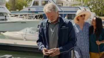 Veste en microfibre Fila portée par Stan Delaney (Sam Neill) dans Apples Never Fall (S01E02)