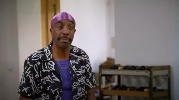 Neil Barrett Graf­fi­ti Writ­ing Cot­ton Blend Shirt worn by Leon (J. B. Smoove) as seen in Curb Your Enthusiasm (S12E07)