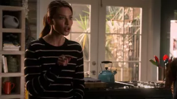 Suéter a rayas de Vince usado por Chloe Decker (Lauren German) como se ve en Lucifer (T06E02)