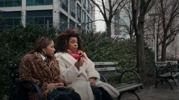 Manteau Ugg Gertrude porté par Viola 'Vi' Marsette (Lorraine Toussaint) comme on le voit dans The Equalizer (S04E04)