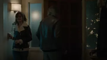 Veste Fulbhprint Faced portée par Sharon Leone (Diane Farr) dans Fire Country (S02E04)