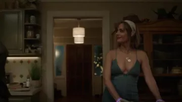 Plus à venir Combinaison Chiara Tie Back portée par Sharon Leone (Diane Farr) dans Fire Country (S02E04)