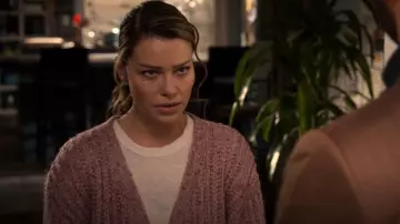 Cotton On Mul­ti Yarn Ca­ble Knit Car­di In Pur­ple worn by Chloe Decker (Lauren German) as seen in Lucifer (S06E05)