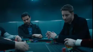 La chemise de corvée Shop Vancouver Steer Rough Out Navy portée par Colter Shaw (Justin Hartley) comme on le voit dans Tracker (S01E05)