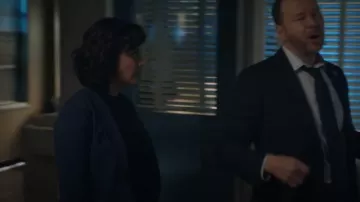 Theory Etiennette Blazer usado por María Báez (Marisa Ramírez) como se ve en Blue Bloods (T14E04)