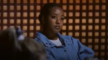 Fashion Nova Denim Bomber porté par Kuzie Mujakachi dans Les Traîtres Canada (S01E05)
