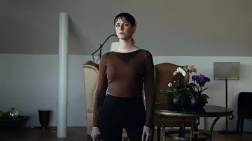 Lululemon Ribbed Modal Silk Twist-Back Yoga Long Sleeve Shirt worn by Susie Glass (Kaya Scodelario) as seen in The Gentlemen (S01E07)