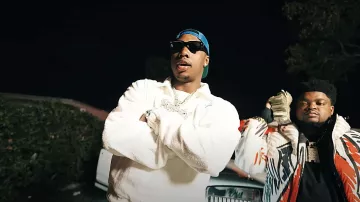 Polo de rugby de algodón de rizo blanco Rhude usado por Rob49 en Lil Bastard por BossMan Dlow (Video oficial)