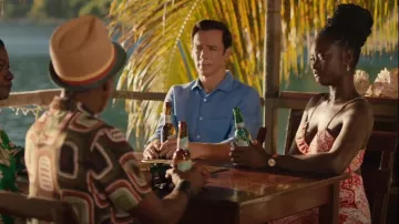 Zara Patchwork Print Rojo Blanco S trappy Midi Maxi Vestido usado por DS Naomi Thomas (Shantol Jackson) como se ve en Death in Paradise (T13E05)