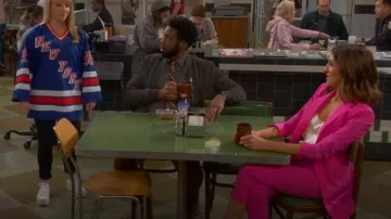 Theory Treeca 2.0 Pantalón de traje en clavel | usado por Olivia Moore (India de Beaufort) como se ve en Night Court (S02E12)