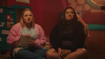 Camiseta de malla Forever 21 usada por Astrid (Jana Morrison) como se ve en Astrid & Lilly Save the World (T01E01)