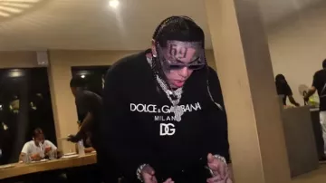 Dolce & Gabbana Black 'Milano DG' Sweatshirt worn by 6ix9ine in GOOO (Official Music Video)
