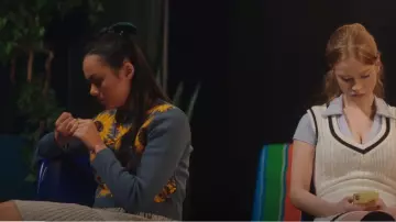 Run & Fly Cropped Sunflower Jumper worn by Helen (Ma-Anne Dionisio) as seen in Astrid & Lilly Save the World (S01E09)