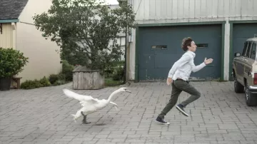 Converse sneakers in blue worn by Gordon Kinski (Zach Braff) as seen in French Girl movie
