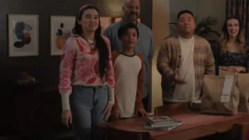 Vero Moda Vmnewtari Pullover porté par Khia Pham (Zoriah Wong) comme on le voit dans Run the Burbs (S03E11)