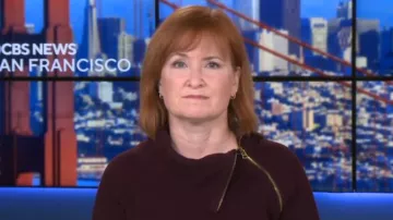 Robe asymétrique à fermeture éclair Calvin Klein portée par Anna Werner vue dans CBS Mornings le 20 mars 2024