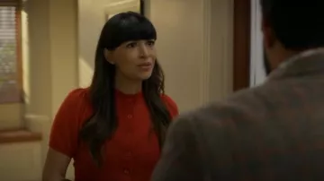Cardigan Doen Anisa porté par Sam (Hannah Simone) comme on le voit dans Not Dead Yet (S02E06)
