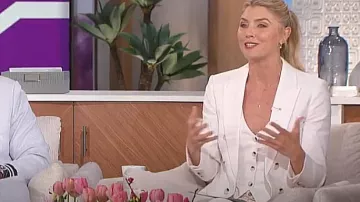 Veronica Beard Ara­bel­la Hal­ter Vest worn by Amanda Kloots as seen in The Talk on March 20, 2024