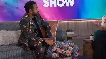 Asos Design Re­laxed Suit Jack­et worn by Kal Penn as seen in The Kelly Clarkson Show on March 20, 2024