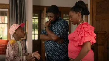 Molly Lili Sido­nio T-Shirt worn by Drea Richards (Nadine Roden) as seen in Take Note (S01E01)