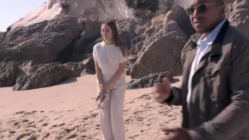 Vince Popover T-Shirt worn by Hazel Green (Cristin Milioti) as seen in Made for Love (S01E03)