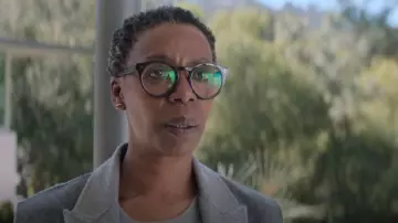 Lunettes biseautées rondes Celine portées par Fiffany Hodeck (Noma Dumezweni) comme on le voit dans Made for Love (S01E04)