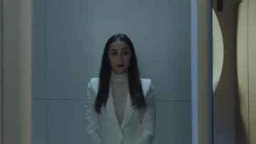 Alexander McQueen Grain De Poudre Wool Blazer worn by Hazel Green (Cristin Milioti) as seen in Made for Love (S02E08)