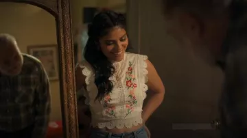 Floerns Blouse Tops worn by Ana Morales (Karrie Martin) as seen in Gentefied (S02E06)