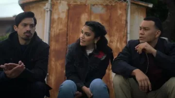 American Eagle Den­im Jack­et worn by Ana Morales (Karrie Martin) as seen in Gentefied (S02E06)