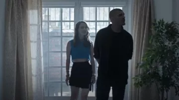 Falda Cinq A Sept Ingrid usada por Beth Cassidy (Marlo Kelly) como se ve en Dare Me (T01E03)