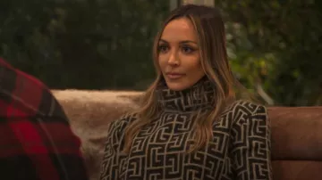 Suéter de cuello alto con monograma de Balmain usado por Farrah Aldjufrie como se ve en Buying Beverly Hills (S01E04)