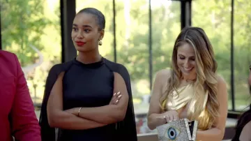 Lauren Ralph Lauren Robe cape en georgette portée par Mia Calabrese comme on le voit dans Selling the Hamptons (S01E01)