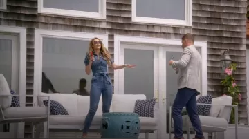 Combinaison Tori rétrofete portée par Peggy Zabakolas dans Selling the Hamptons (S02E01)