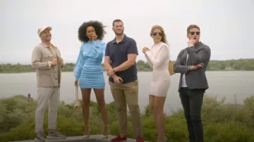 Robe en maille jacquard monogrammée Balmain portée par Peggy Zabakolas dans Vendre les Hamptons (S02E01)