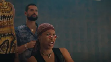 Lunettes rouges Ziyahi portées par Marvin (Eric Graise) dans Queer as Folk (S01E03)