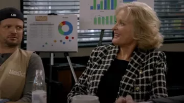 Blazer Aqua Cutaway usado por Dottie (Christine Ebersole) como se ve en Bob Hearts Abishola (T03E11)