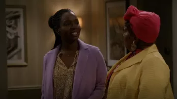 Abrigo J Crew Daphne usado por Abishola (Folake Olowofoyeku) como se ve en Bob Hearts Abishola (S03E17)