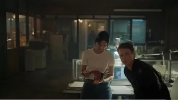 J.crew Es­sen­tial T-shirt worn by Frida Rask (Leanne Best) as seen in Young Wallander (S01E02)